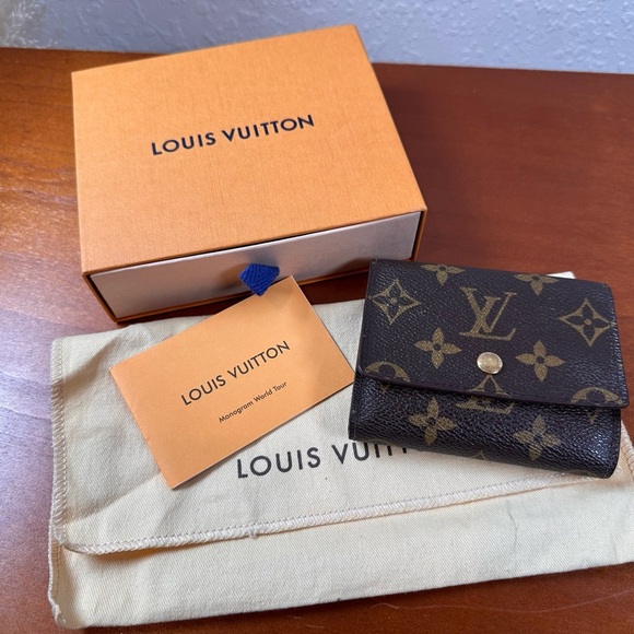 💯% AUTHENTIC Louis Vuitton card holder - Picture 1 of 8
